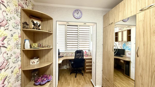 Продам трехкомнатную (3-комн.) квартиру, Лермонтова ул, 18, Симферополь г