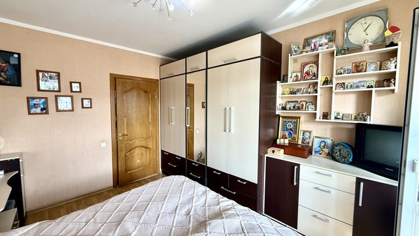 Продам трехкомнатную (3-комн.) квартиру, Лермонтова ул, 18, Симферополь г