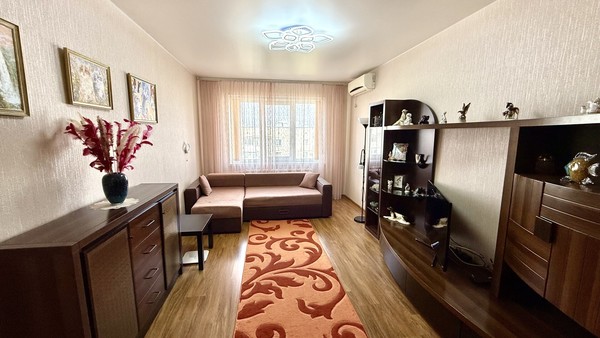 Продам трехкомнатную (3-комн.) квартиру, Лермонтова ул, 18, Симферополь г