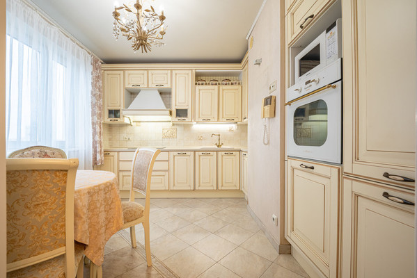 Продам трехкомнатную (3-комн.) квартиру, Люблинская ул, 118, Москва г