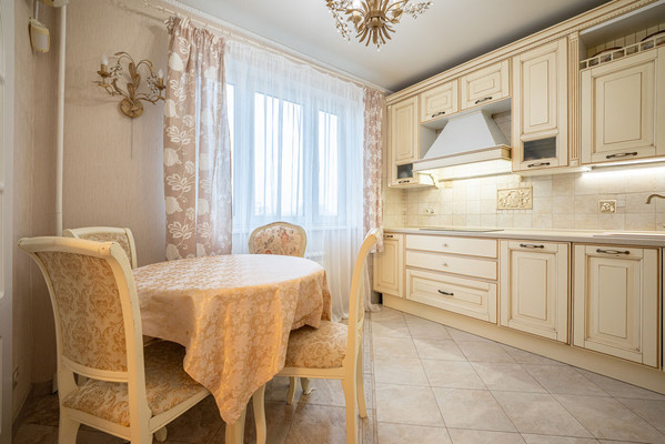 Продам трехкомнатную (3-комн.) квартиру, Люблинская ул, 118, Москва г