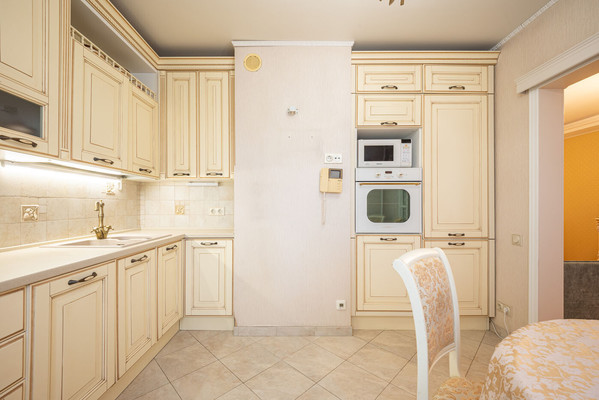 Продам трехкомнатную (3-комн.) квартиру, Люблинская ул, 118, Москва г