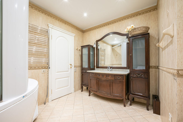 Продам трехкомнатную (3-комн.) квартиру, Люблинская ул, 118, Москва г