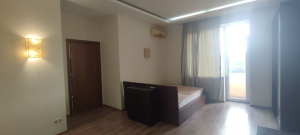 Продам однокомнатную (1-комн.) квартиру, Гоголя ул, 100А, Симферополь г