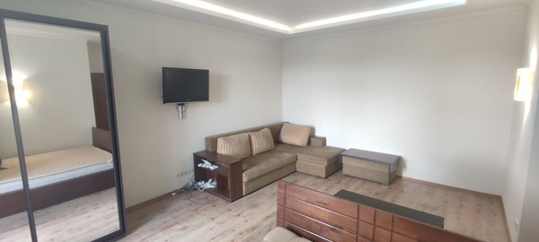 Продам однокомнатную (1-комн.) квартиру, Гоголя ул, 100А, Симферополь г