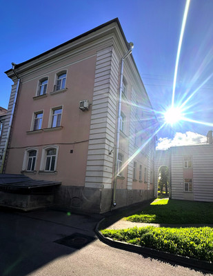 Продам трехкомнатную (3-комн.) квартиру, Санкт-Петербургский пр-кт, 33, Петергоф г