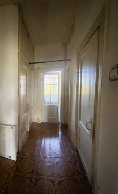 Продам трехкомнатную (3-комн.) квартиру, Санкт-Петербургский пр-кт, 33, Петергоф г