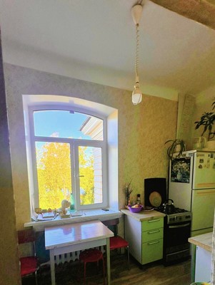Продам трехкомнатную (3-комн.) квартиру, Санкт-Петербургский пр-кт, 33, Петергоф г