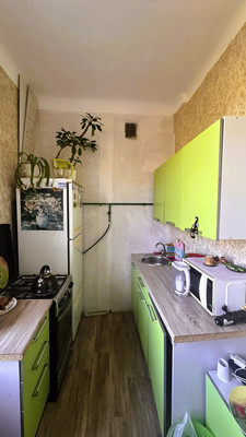 Продам трехкомнатную (3-комн.) квартиру, Санкт-Петербургский пр-кт, 33, Петергоф г