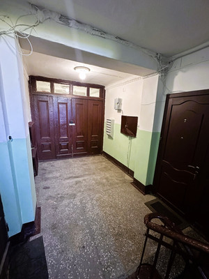 Продам трехкомнатную (3-комн.) квартиру, Санкт-Петербургский пр-кт, 33, Петергоф г