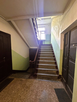 Продам трехкомнатную (3-комн.) квартиру, Санкт-Петербургский пр-кт, 33, Петергоф г