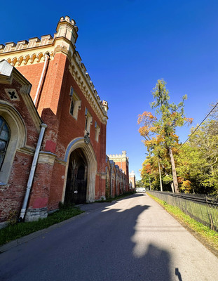 Продам трехкомнатную (3-комн.) квартиру, Санкт-Петербургский пр-кт, 33, Петергоф г