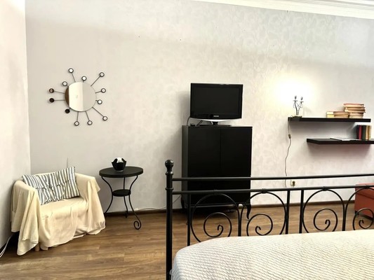 Продам трехкомнатную (3-комн.) квартиру, Большая Конюшенная ул, 1, Санкт-Петербург г