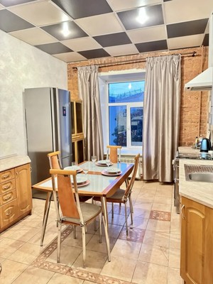 Продам трехкомнатную (3-комн.) квартиру, Большая Конюшенная ул, 1, Санкт-Петербург г