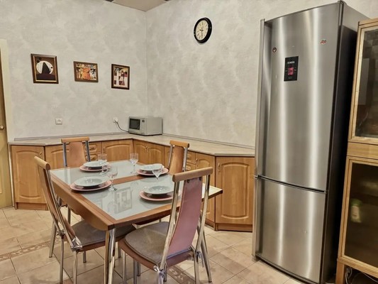 Продам трехкомнатную (3-комн.) квартиру, Большая Конюшенная ул, 1, Санкт-Петербург г