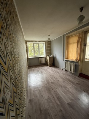 Продам двухкомнатную (2-комн.) квартиру, Севастопольская ул, 94, Симферополь г
