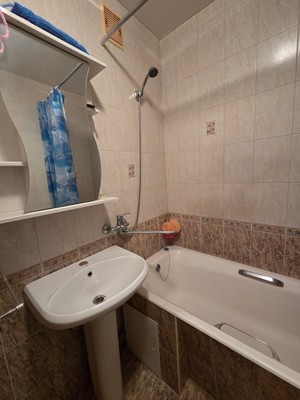 Продам двухкомнатную (2-комн.) квартиру, Ленина ул, 122, Волгодонск г