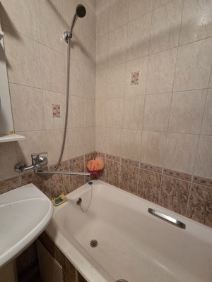 Продам двухкомнатную (2-комн.) квартиру, Ленина ул, 122, Волгодонск г