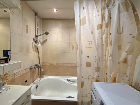 Продам двухкомнатную (2-комн.) квартиру, Медведева ул, 5, Брянск г