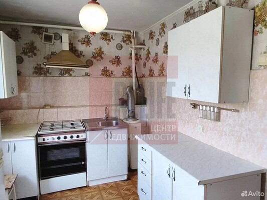 Продам трехкомнатную (3-комн.) квартиру, Окская ул, 13, Калининград г