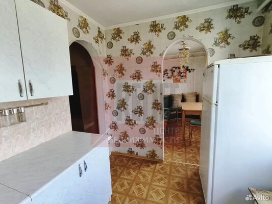 Продам трехкомнатную (3-комн.) квартиру, Окская ул, 13, Калининград г