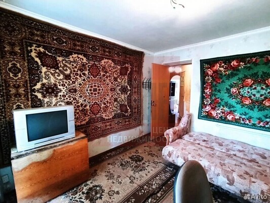 Продам трехкомнатную (3-комн.) квартиру, Окская ул, 13, Калининград г