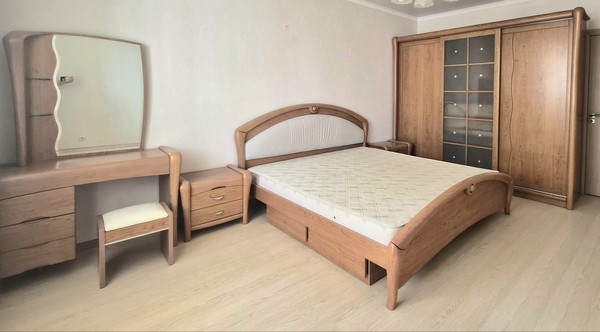 Сдам трехкомнатную (3-комн.) квартиру, Кубанская Набережная ул, 31, Краснодар г