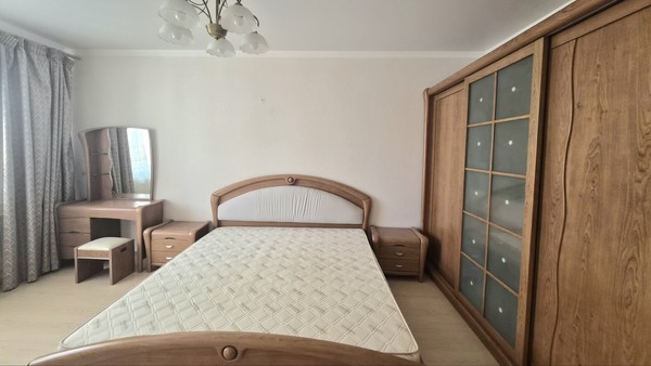 Сдам трехкомнатную (3-комн.) квартиру, Кубанская Набережная ул, 31, Краснодар г