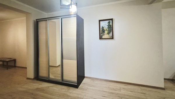 Сдам трехкомнатную (3-комн.) квартиру, Кубанская Набережная ул, 31, Краснодар г