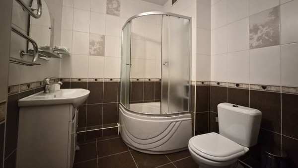 Сдам трехкомнатную (3-комн.) квартиру, Кубанская Набережная ул, 31, Краснодар г