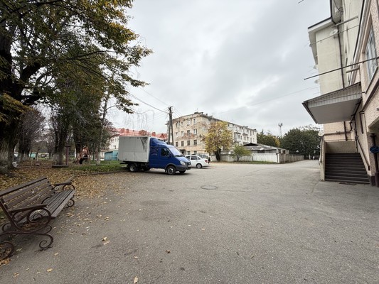 Продам трехкомнатную (3-комн.) квартиру, Хмельницкого ул, 39, Нальчик г