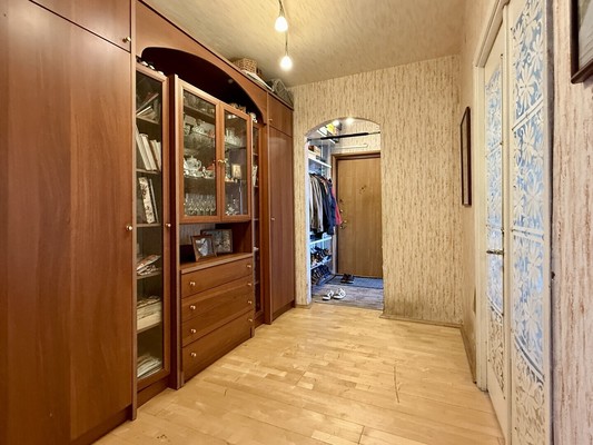 Продам трехкомнатную (3-комн.) квартиру, Ивовая ул, 6к2, Москва г