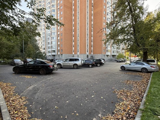 Продам трехкомнатную (3-комн.) квартиру, Ивовая ул, 6к2, Москва г