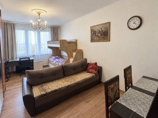 Продам трехкомнатную (3-комн.) квартиру, Лескова ул, 5, Москва г