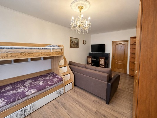 Продам трехкомнатную (3-комн.) квартиру, Лескова ул, 5, Москва г
