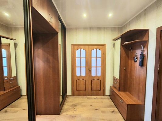 Продам двухкомнатную (2-комн.) квартиру, Старостина ул, 57, Мурманск г