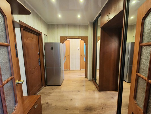 Продам двухкомнатную (2-комн.) квартиру, Старостина ул, 57, Мурманск г