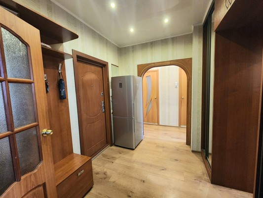 Продам двухкомнатную (2-комн.) квартиру, Старостина ул, 57, Мурманск г