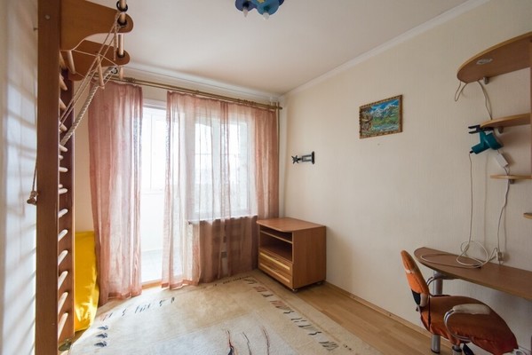 Продам трехкомнатную (3-комн.) квартиру, Зорге ул, 25к7, Ростов-на-Дону г