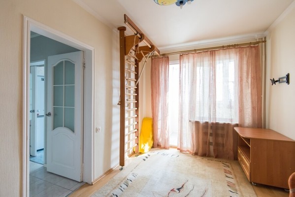 Продам трехкомнатную (3-комн.) квартиру, Зорге ул, 25к7, Ростов-на-Дону г