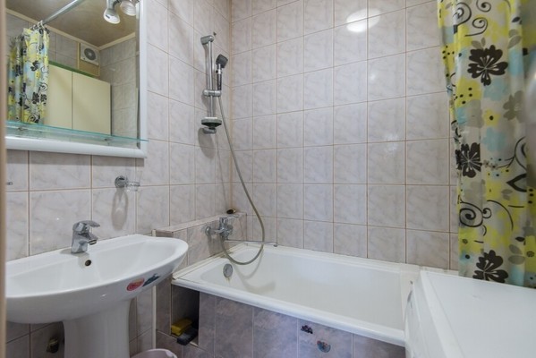 Продам трехкомнатную (3-комн.) квартиру, Зорге ул, 25к7, Ростов-на-Дону г