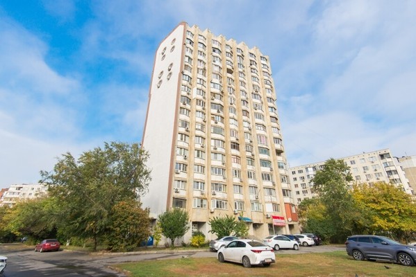 Продам трехкомнатную (3-комн.) квартиру, Зорге ул, 25к7, Ростов-на-Дону г