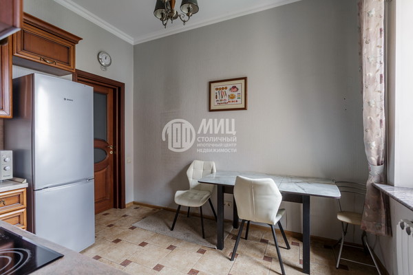 Продам двухкомнатную (2-комн.) квартиру, Соловьиная Роща ул, 10, Москва г