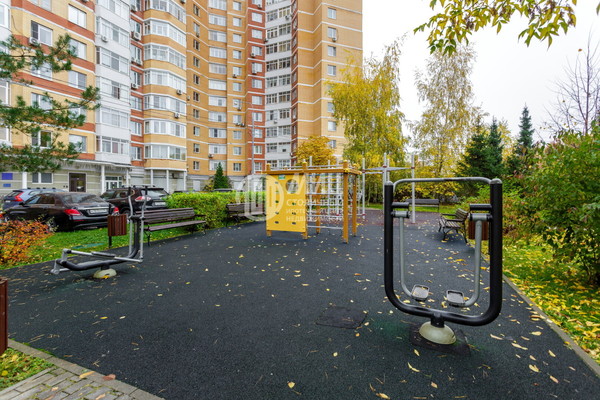 Продам двухкомнатную (2-комн.) квартиру, Соловьиная Роща ул, 10, Москва г