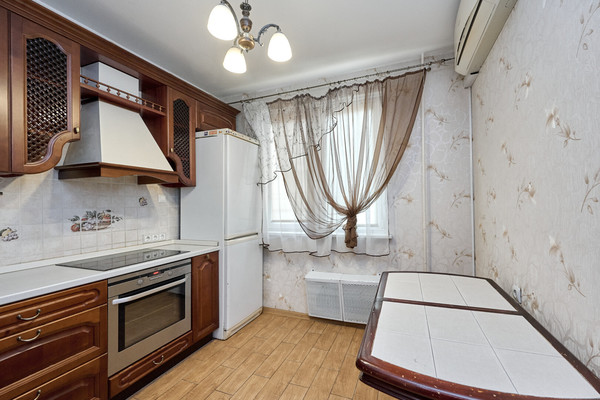 Продам двухкомнатную (2-комн.) квартиру, Марьинский б-р, 11, Москва г