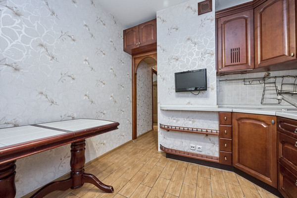 Продам двухкомнатную (2-комн.) квартиру, Марьинский б-р, 11, Москва г