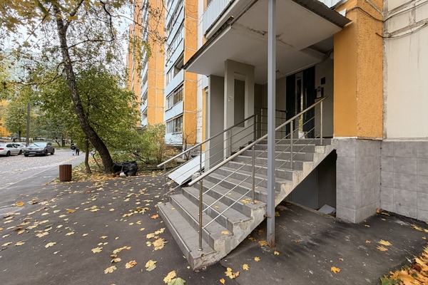 Продам трехкомнатную (3-комн.) квартиру, Рябиновая ул, 8к1, Москва г