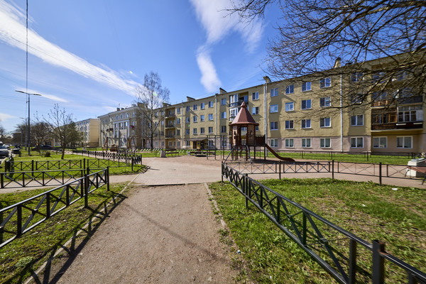 Продам трехкомнатную (3-комн.) квартиру, Центральная ул, 10А, Металлострой п
