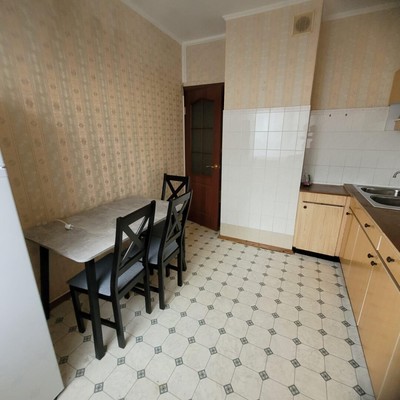 Продам двухкомнатную (2-комн.) квартиру, Осенний б-р, 5к3, Москва г