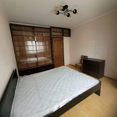 Продам двухкомнатную (2-комн.) квартиру, Осенний б-р, 5к3, Москва г